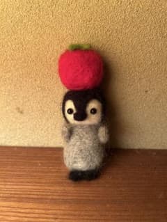 羊毛フェルト　トマトペンギンのサムネイル