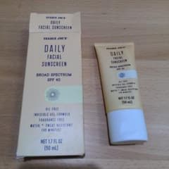 日本未入荷Trader Joe's DailyFacial Sunscreenのサムネイル