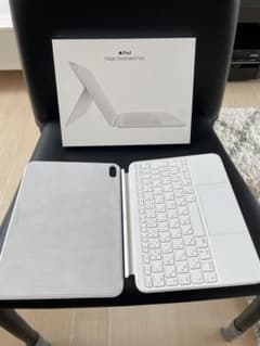 ほぼ新品　マジックキーボード　正規品　純正　iPad  ケース　キーボードのサムネイル