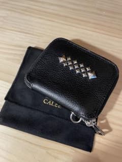 CALEE キャリー 新品 レザーZIP2折りスタッズマルチウォレット - メルカリ