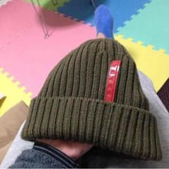 PRADAニットキャップ 美品 カーキ 3500円のサムネイル