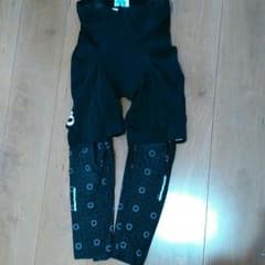 ナイキのスパッツとパールイズミのサイクル用パンツのセット販売のサムネイル