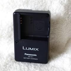 通電確認済 Panasonic LUMIX DE-A11 バッテリー充電器のサムネイル
