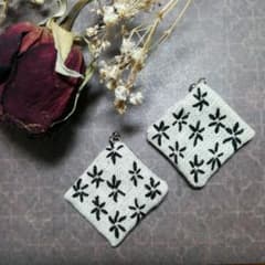 綿麻刺繍ピアス✳のサムネイル