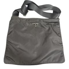 PRADA 3角ロゴ ナイロン ショルダーバッグ　サコッシュのサムネイル