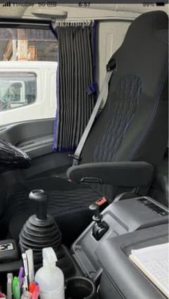 20ファイブスターギガ　シートカバー　運転席助手席セットのサムネイル