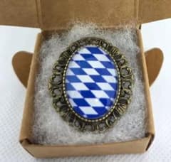 バイエルン旗柄 ブローチ ディアンドルにつけてオクトーバーフェストでProstのサムネイル