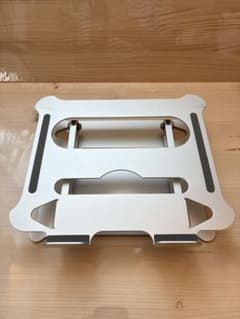 【ヨドバシ購入】アルミ製 ノートパソコンスタンド 無段階高さ・角度調整 シルバーのサムネイル