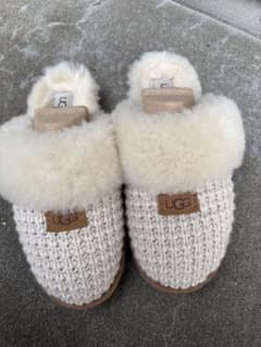UGG スリッパ ベージュ - メルカリ