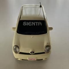 トヨタ　シエンタ　プルバックカーのサムネイル
