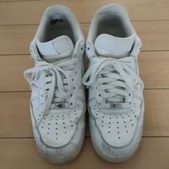 Nike Air Force 1 ホワイトスニーカーのサムネイル