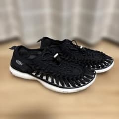 KEEN ブラック 編み込みサンダルのサムネイル