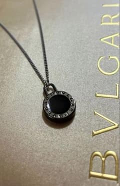 BVLGARI　両面刻印 ビッグロゴ チャーム　ブラック×ゴールド　ネックレス付 m*u様 BVLGARIロゴ両面刻印 チャーム - メルカリ