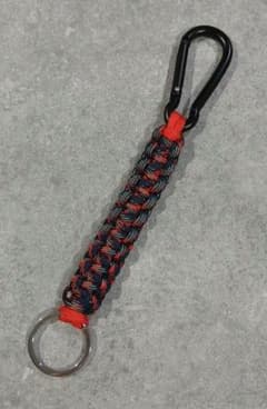 037 パラコード キーホルダー ハンドメイド レッド×ネイビー