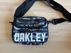 OAKLEY ショルダーバッグ 総柄 ブラックのサムネイル