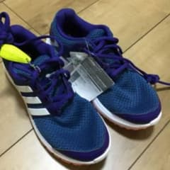 スニーカー adidas 23.5のサムネイル