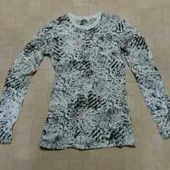 最終お値下げ！美品！VOLCOM ロングTシャツのサムネイル