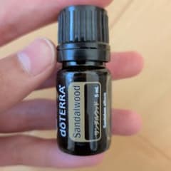 doTERRA ドテラ サンダルウッド 5mL エッセンシャルオイルのサムネイル