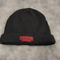 ヴィンテージ　GU STRANGER THINGS ブラックニット帽のサムネイル