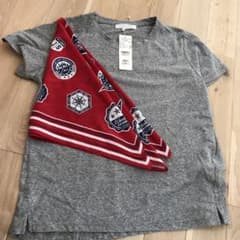 スカーフ付きTシャツのサムネイル