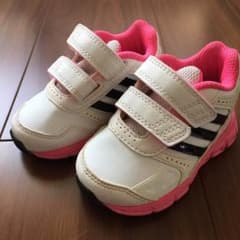 adidas  スニーカーのサムネイル