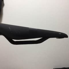 fi'zi:k fizik arione versus カーボンサドルのサムネイル