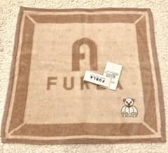 新品タグ付き　FURLA タオルハンカチ　ベージュ　クマのサムネイル