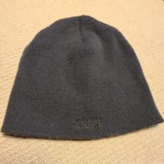 DE LUXE グレー ニットビーニー