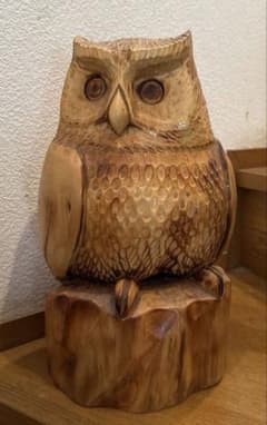 フクロウの木製彫刻のサムネイル