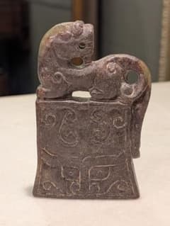 ​【中国古玩】古玉風 辟邪 貔貅 鈕印章 オブジェ 饕餮文 光透過 仿古品 中国古玩】古玉風 辟邪 貔貅 鈕印章 オブジェ 饕餮文 光透過 仿古品