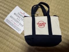 Trader Joe'sマイクロミニトート(紺)のサムネイル