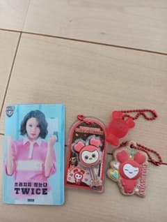 TWICE LOVELYS チェヨン グッズまとめ売り TWICE チェヨン LOVELYS キーホルダー 3点セット&トレカ - メルカリ