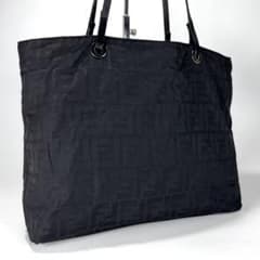 美品✨ FENDI フェンディ ズッカ ナイロン トートバッグ 肩掛け A4 黒