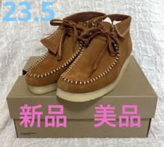新品•未使用　クラークス　ワラビー　ブラウン スエード ステッチ　23.5㎝ 新品•未使用 クラークス ワラビー ブラウン スエード ステッチ 23.5