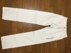 新品　送料込み　GUレギュラージーンズ　白　28インチ　股下83cmのサムネイル