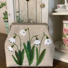 スノードロップの刺繍がま口ポーチのサムネイル