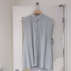 HOMME PLISSE オムプリッセイッセイミヤケ TUCKED ベスト - メルカリ