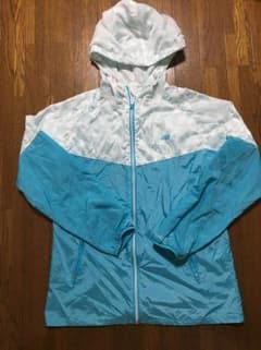 【値下げ❗️】new balance レディースパーカーのサムネイル