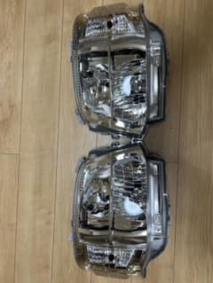 ハイエース２００系3型ヘッドライト　トヨタ純正HID仕様車のサムネイル
