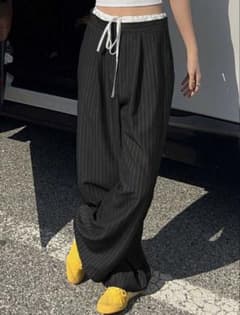 ストライプ柄 ワイドパンツ ドローストリングのサムネイル
