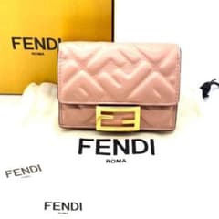 l*備様 フェンディ 三つ折り財布 バケット エンボス加工 FF総柄 ズッカ