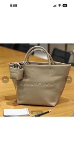 DEAN & DELUCA レザー調トートバッグ チャーム付きのサムネイル