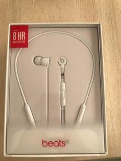 新品  beats ワイヤレスイヤホンのサムネイル