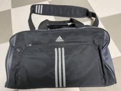 アディダス　ショルダーバッグ　adidas 美品のサムネイル