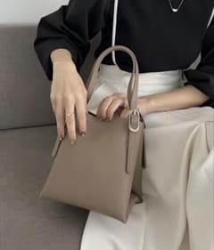 CAPRICIEUX LE'MAGE ベルトハンドルミニバッグのサムネイル