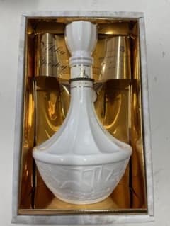 The Nikka Whisky 鶴 陶器ボトルのサムネイル