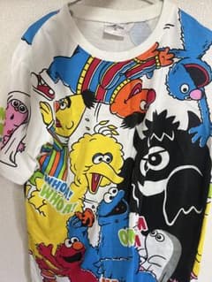 USJ(ユニバ)セサミストリート総柄Tシャツ Lサイズのサムネイル