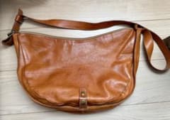 日本未発売 ILBISONTE ラウンドシルエット レザーショルダーバッグ ヌメのサムネイル