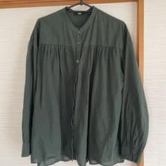 ユニクロ　長袖シャツ　深緑のサムネイル