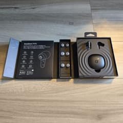 Anker Soundcore Liberty 4 ケースと左耳のサムネイル